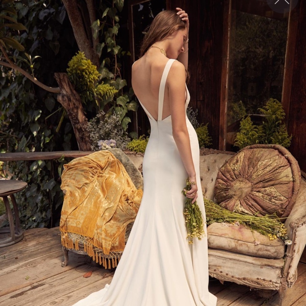 Willowby Cole Plunging Neckline Crepe Wedding Gown Size 12 Ivory Color - Picture 9 of 10